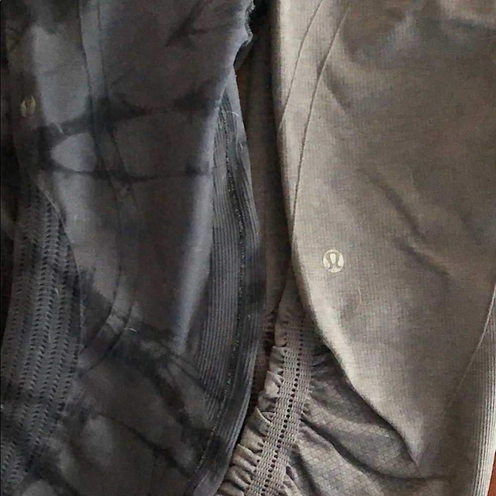 2 Pairs of cropped Lululemon leggings